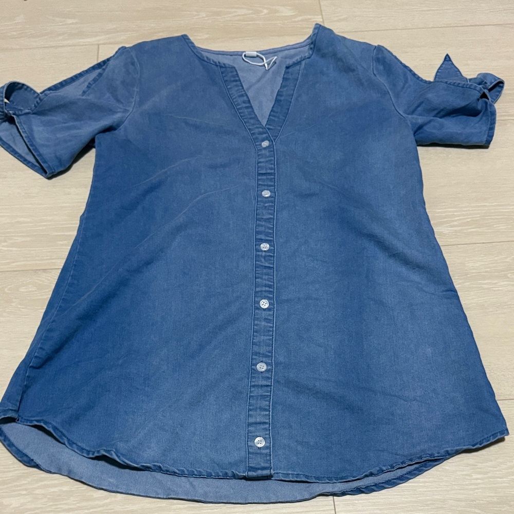 Light Blue Tie Sleeve Blouse V Neck Button Front Top Women’s Medium NWOT - Picture 2 of 7